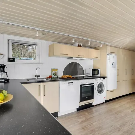 Stunning In With Kitchen Casa de Férias Roslev